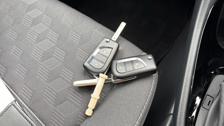 Toyota Yaris 1.5 Hybrid Design 5dr CVT Hybrid Hatchback